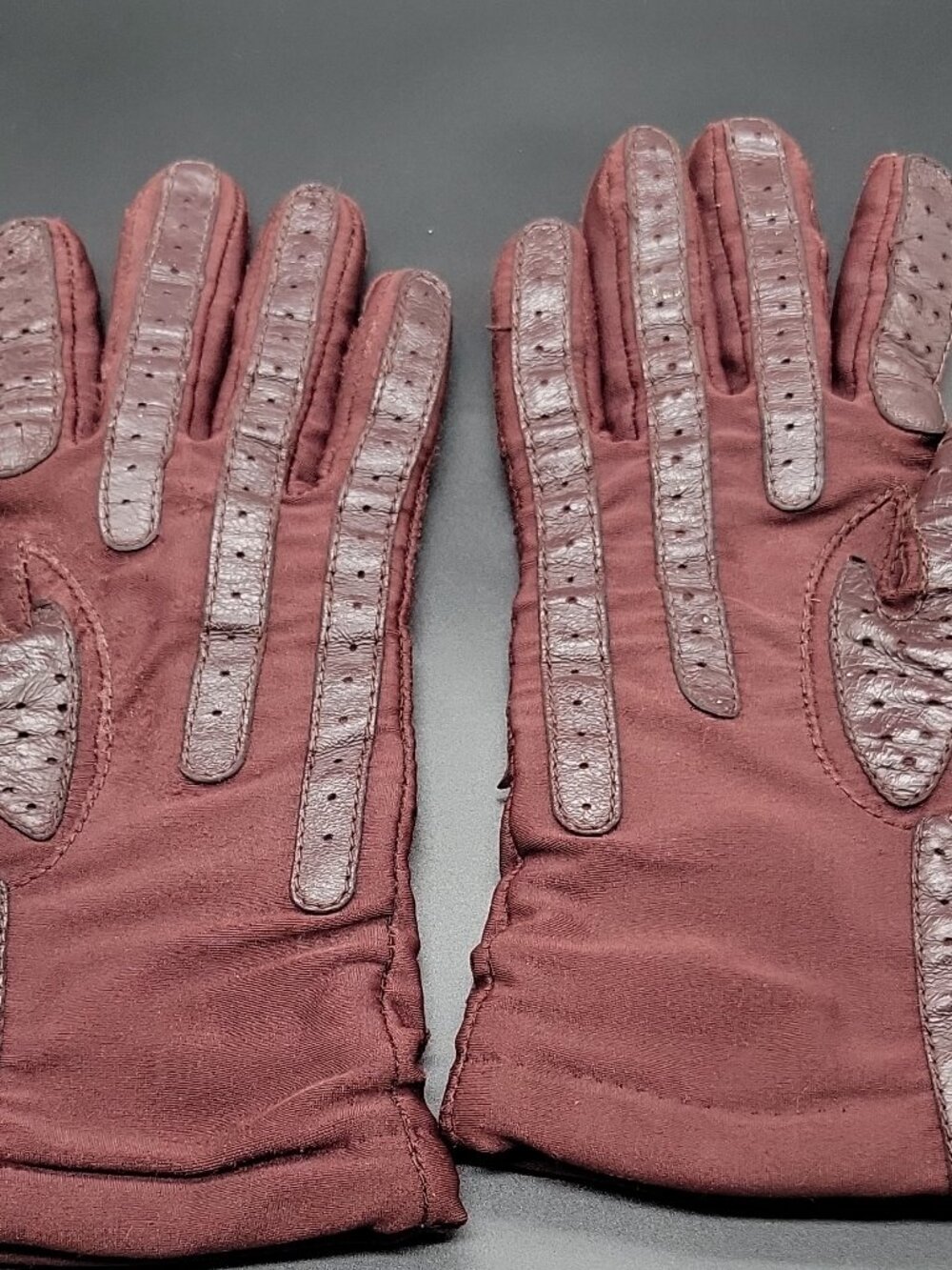 Isotoner Red Nylon Lined Women's Wrist Gloves Solid Quilt, Fit like 7-8 - Picture 2 of 5